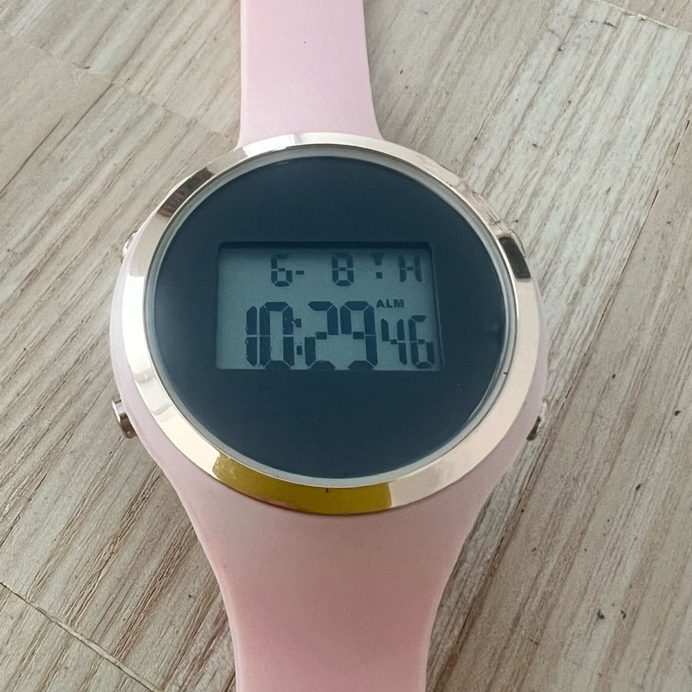 Unbranded ladies rose gold tone pink silicone DIGITAL watch NEW BATTERY